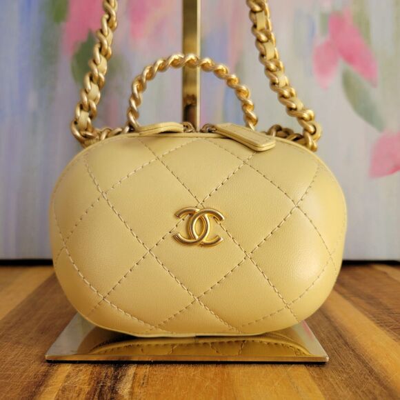 CHANEL lambskin vanity with chain mini purse crossboby - Picture 1 of 9
